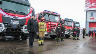 Uroczyste przekazanie pojazdów ratowniczo gaśniczych